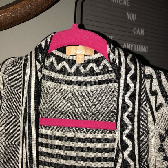 Aztec print cardigan 🌛🌗🌝 - Picture 2 of 2